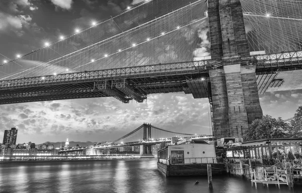 Brooklyn ve manhattan Köprüsü — Stok fotoğraf