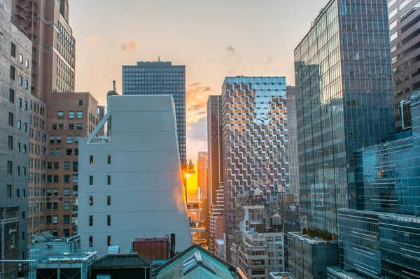 Skyline of New York at dusk. — Stock Photo, Image