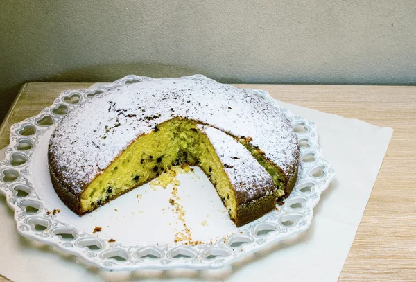 Homemade vanilla cake with chocolate inside — Stock Photo, Image