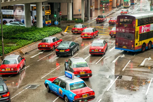 Trafik rörelse i stadens gator — Stockfoto