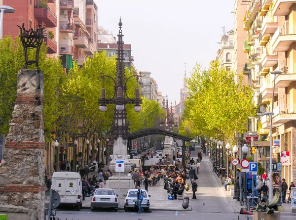 Los turistas disfrutan de la vida urbana —  Fotos de Stock