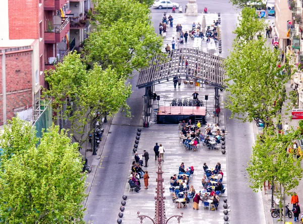 Tourists enjoy city life — Stock Photo, Image