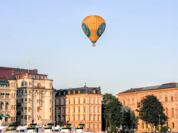 Balão de ar quente sobre Estocolmo — Fotografia de Stock