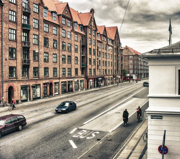 Locais e turistas desfrutam da vida em Copenhague — Fotografia de Stock