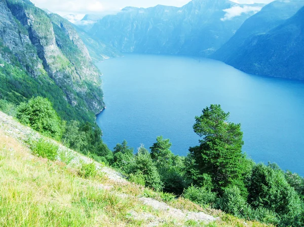 Montañas en Geiranger fiordo . —  Fotos de Stock