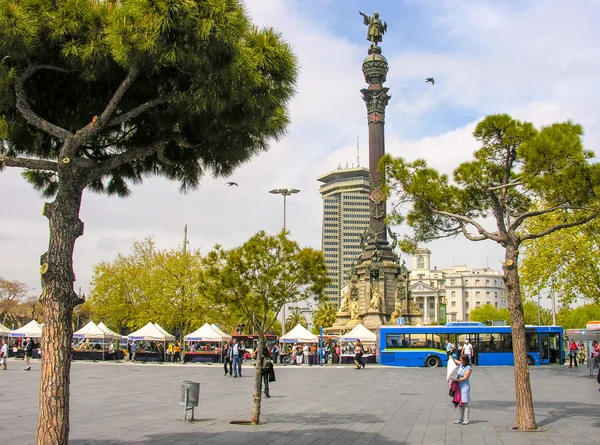 Les touristes apprécient la vie urbaine — Photo