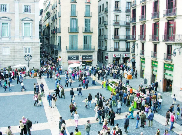 Tourists enjoy city life — Stock Photo, Image