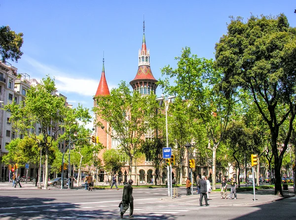 Turister njuta av stadslivet — Stockfoto