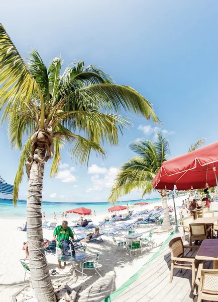 Uchýlit se na krásné karibské pláži — Stock fotografie
