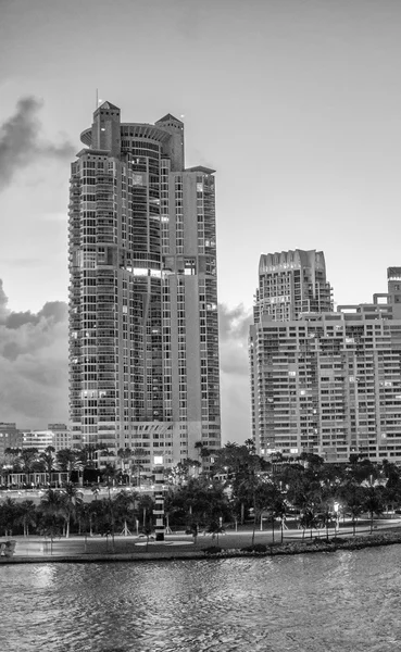 Skyline de Miami en un hermoso amanecer — Foto de Stock