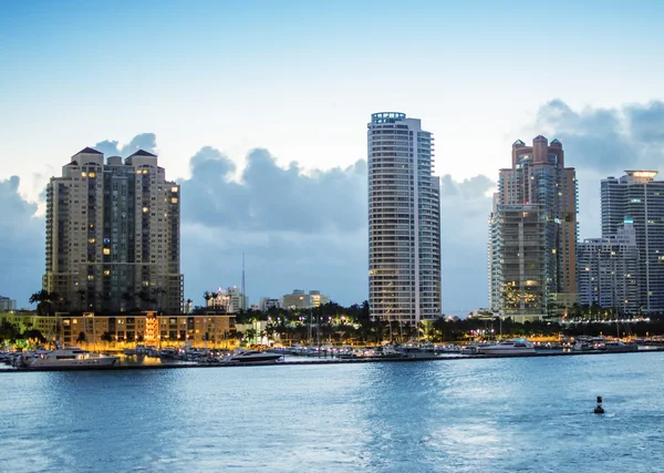 Miami, Florida. Colori dell'alba sullo skyline della città — Foto Stock