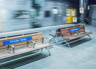dairesel iskelesi metro istasyonu, sydne tren hareket ile banklar