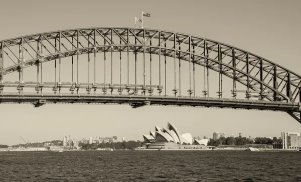 Sydney Harbour Bridge in una bellissima serata invernale — Foto Stock