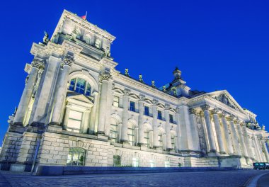 Berlin Reichstag gece görünümü