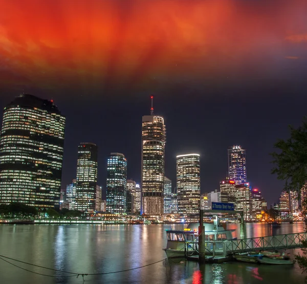 Brisbane, Austrálie. Nádherné panorama v noci — Stock fotografie