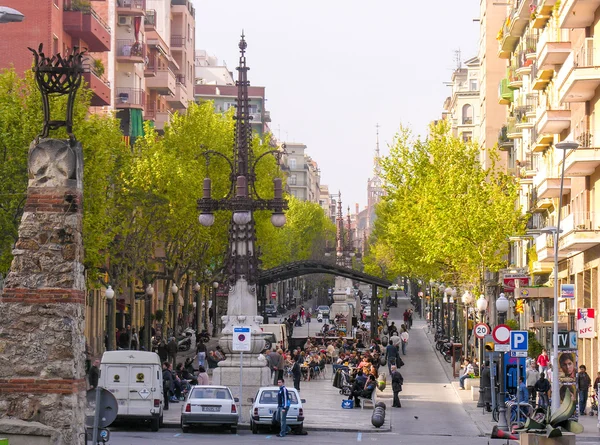 Tourists enjoy city life — Stock Photo, Image