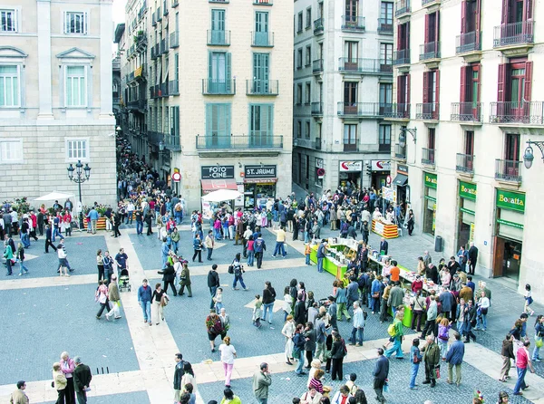 Tourists enjoy city life — Stock Photo, Image