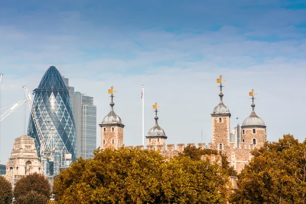 Londra con lo skyline moderno della città — Foto Stock