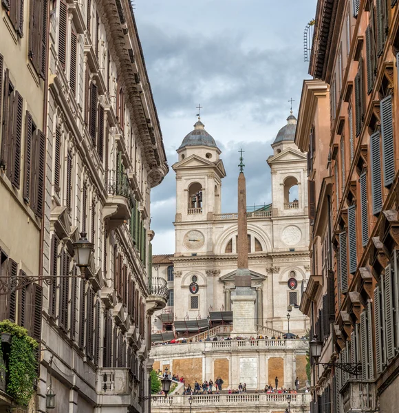 Wonderful view of Trinita dei Monti from city street — Stock Photo, Image