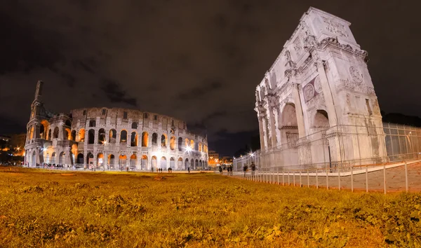 Colosseum nachts — Stockfoto