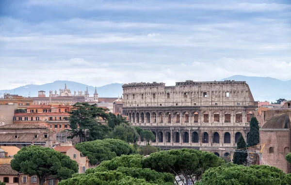 Belle vue sur le Colisée, point de repère de Rome — Photo