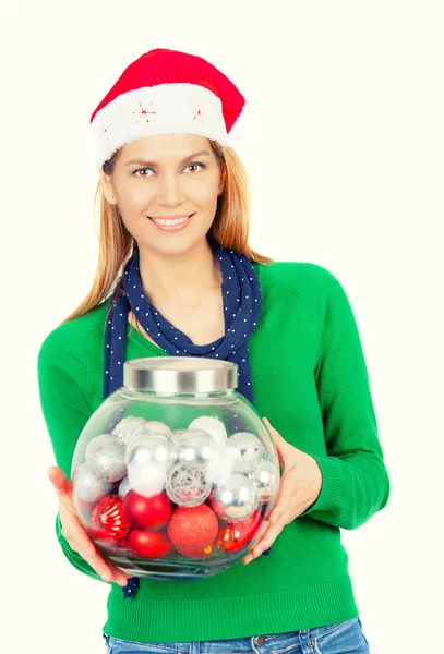 Frau mit Weihnachtskugeln Schachtel — Stockfoto