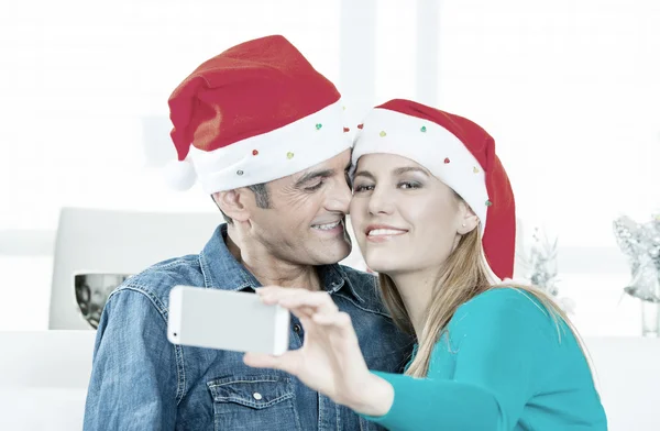 행복 한 부부 만들기는 selfie — 스톡 사진