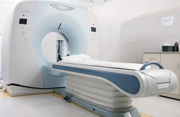 MRI scanner machine in hospital — Stock Photo, Image