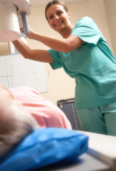 Doctor with patient unde x-ray — Stock Photo, Image