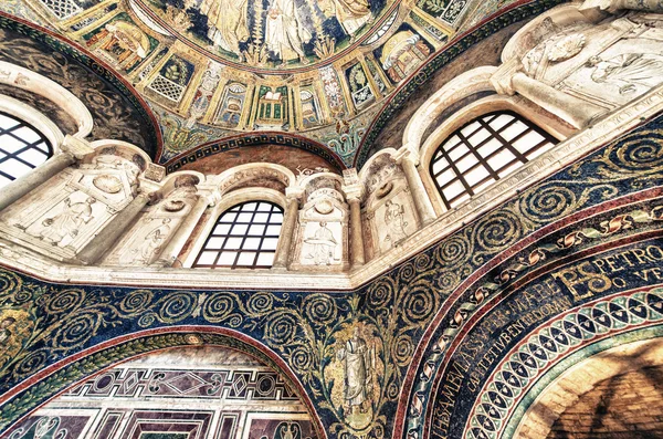 Interieur van neonian doopkapel in ravenna, Italië — Stockfoto