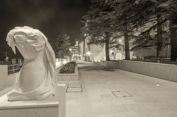 San Marino bei Nacht — Stockfoto