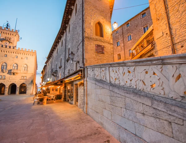 Straßen und Gebäude von San Marino — Stockfoto