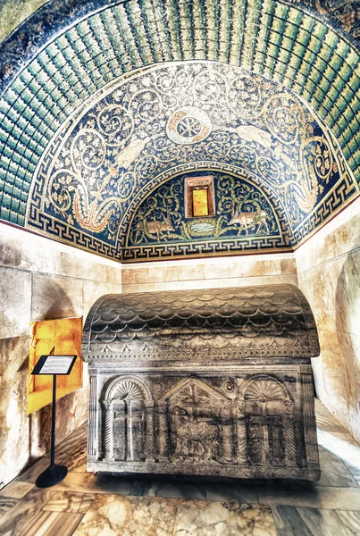 Taket mosaik av galla placidia mausoleum — Stockfoto