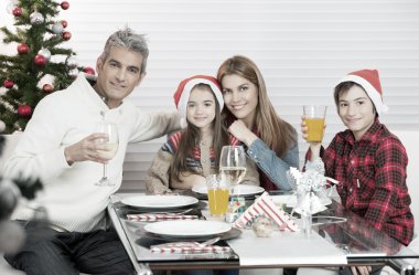 Mutlu aile Öğle Yemeği