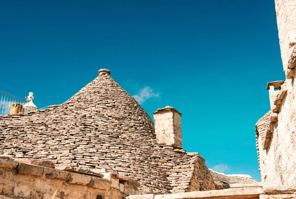 Trulli no sul da cidade italiana de Alberobello, Apúlia, Ital — Fotografia de Stock