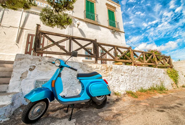 Mavi vintage Vespa