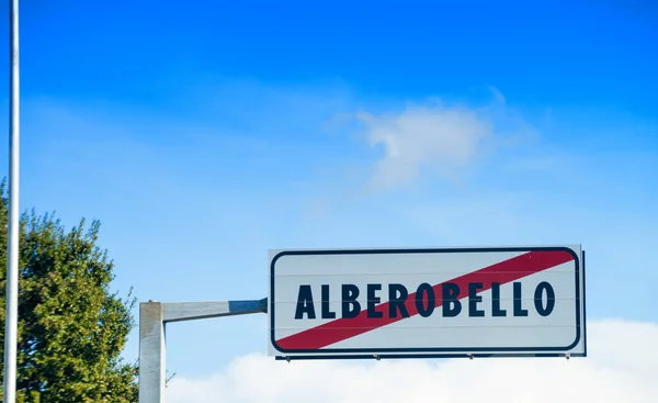 Utcanévtábla Alberobello, Puglia - Olaszország — Stock Fotó