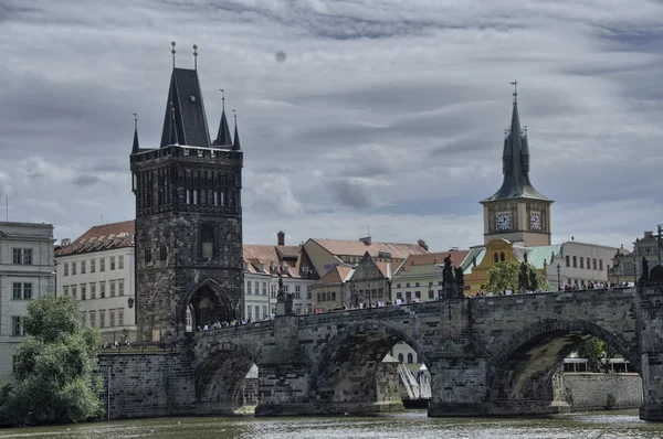 Prag daha az Köprüsü Kulesi charles Köprüsü — Stok fotoğraf