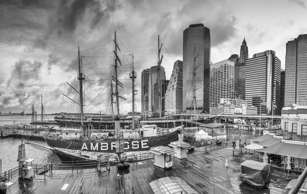 South Street Seaport and Pier 17 — Stock Photo, Image