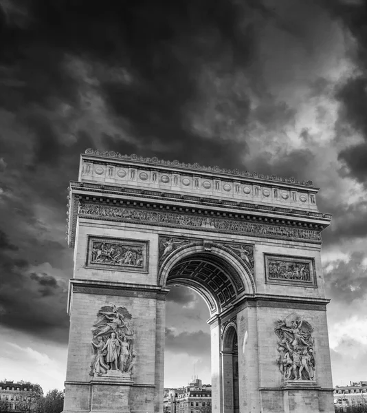 Boog van triomf in Parijs, Frankrijk — Stockfoto