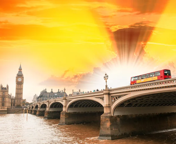 Tramonto sul ponte di Westminster — Foto Stock