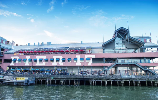 Muelle 17 en el Bajo Manhattan —  Fotos de Stock