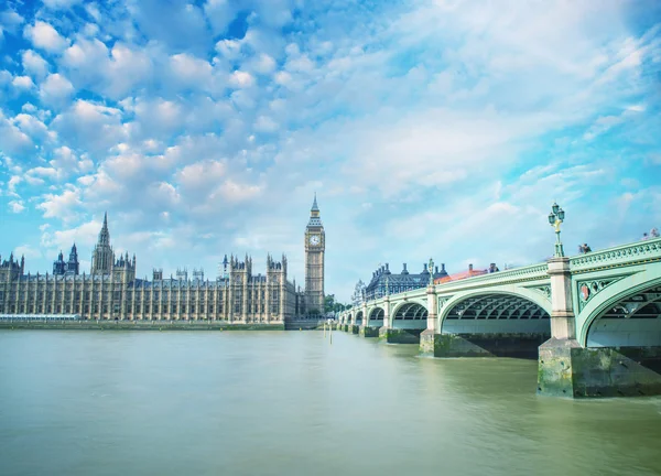 Ποταμό Τάμεση και το Big Ben Πύργος — Φωτογραφία Αρχείου