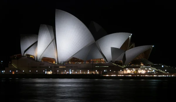 L'Opéra au crépuscule à Sydney — Photo