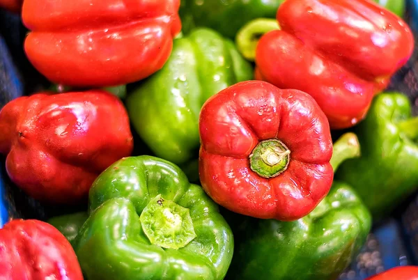 Papriky na trh stojan — Stock fotografie
