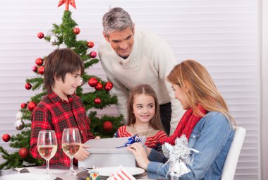 mutlu bir aile Noel masa