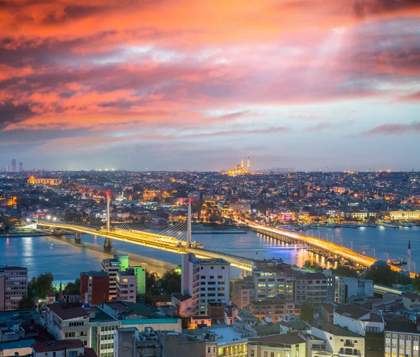 Istanbul noc widok panoramiczny — Zdjęcie stockowe