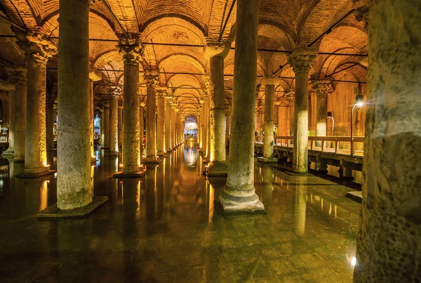 Metro basilica cisterne — Stockfoto