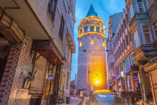 Belle vue sur le coucher du soleil de la tour Galata — Photo