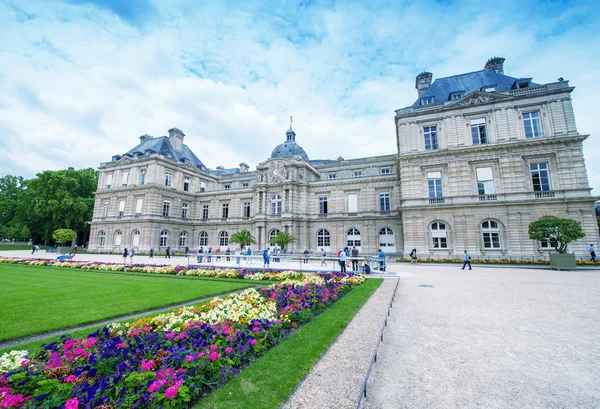 Luxembourg-trädgårdarna på en vacker sommardag — Stockfoto